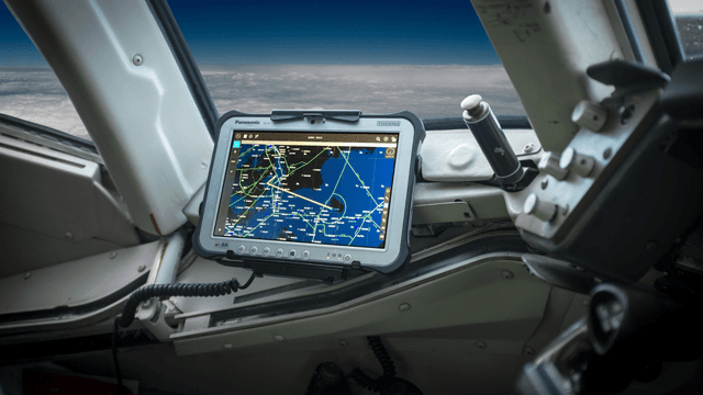 Electronic Flight Bag (EFB): как планшет заменил портфель пилота