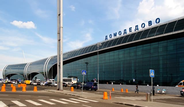Самый большой аэропорт России: Шереметьево или Домодедово?